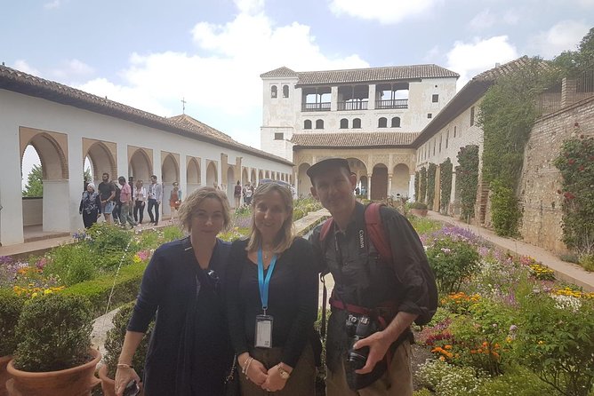 Private Alhambra Highlights Tour Including the Nasrid Palaces - The Nasrid Palaces and the Court of the Lions
