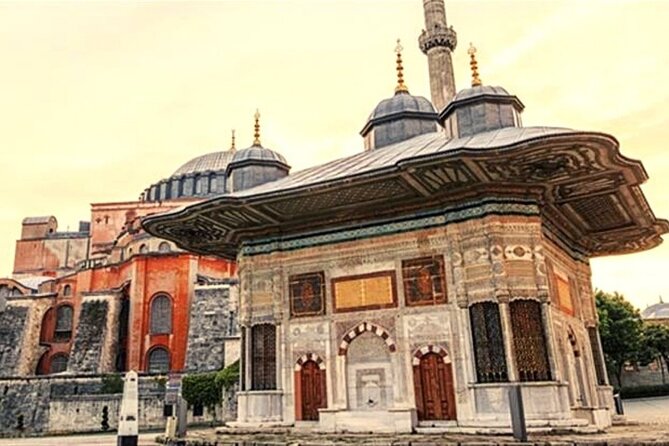 Private Guided Basilica Cistern and Topkapi Palace with Skip Line - What the private guide adds
