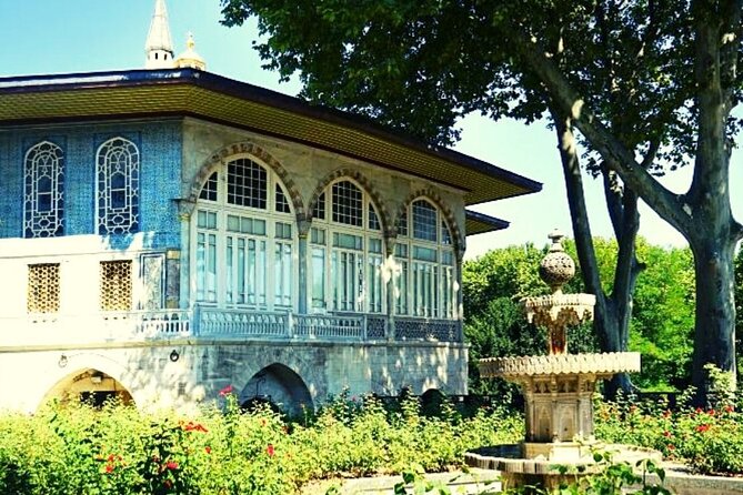 Private Guided Basilica Cistern and Topkapi Palace with Skip Line - Walking into Topkapi Palace