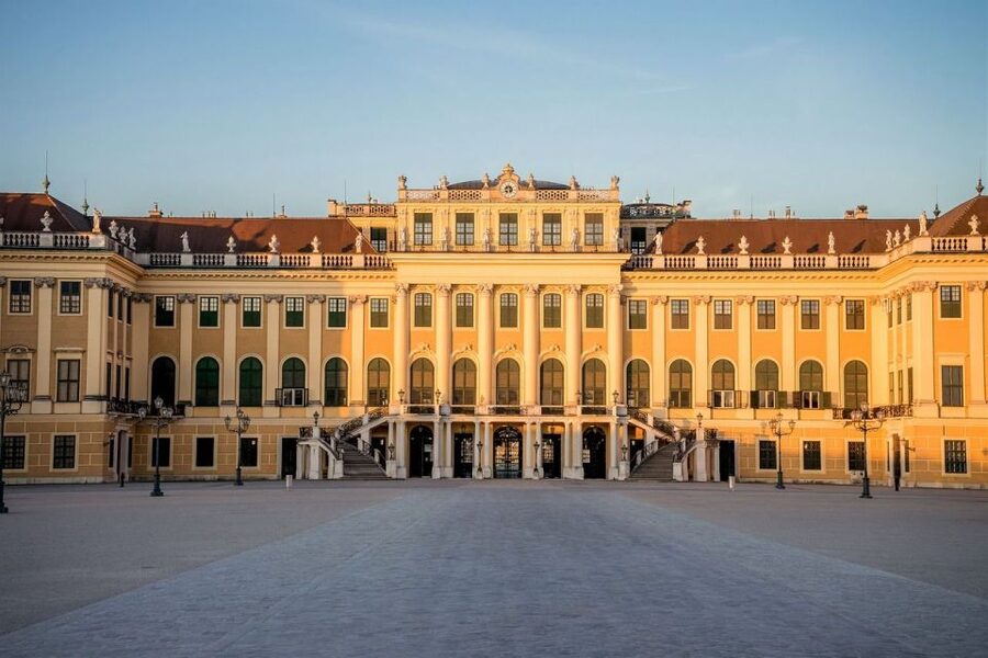 Private Schönbrunn Palace Tour: Entrance included - Entering the palace with a reserved time slot