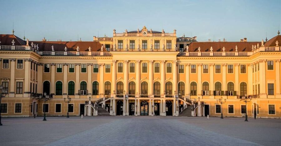 Private Schönbrunn Palace Tour: Entrance included - Meeting your guide at the Group Center Schönbrunn