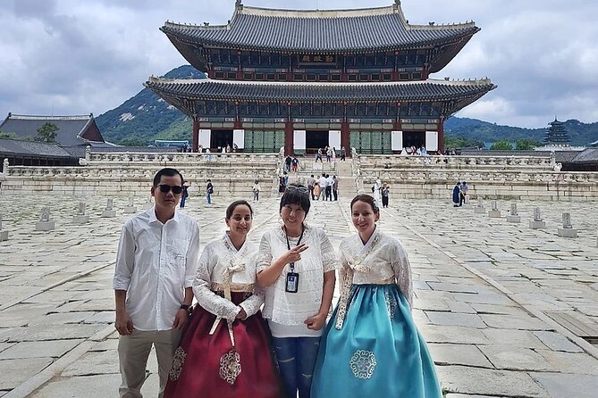 Private Seoul City Tour Palace, village, temple, market - Insadong gives you time for crafts and local shopping