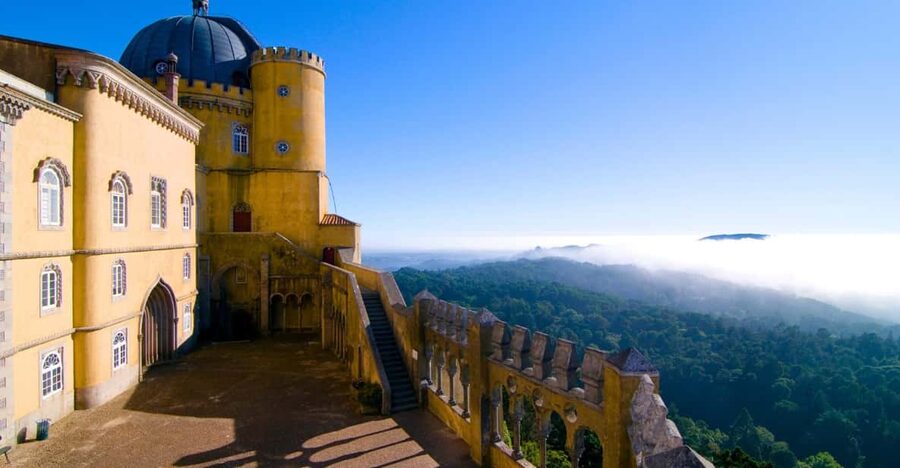 Private Tour : Sintra, Pena palace, Cabo da roca, Cascais - Sintra town and a 90-minute break