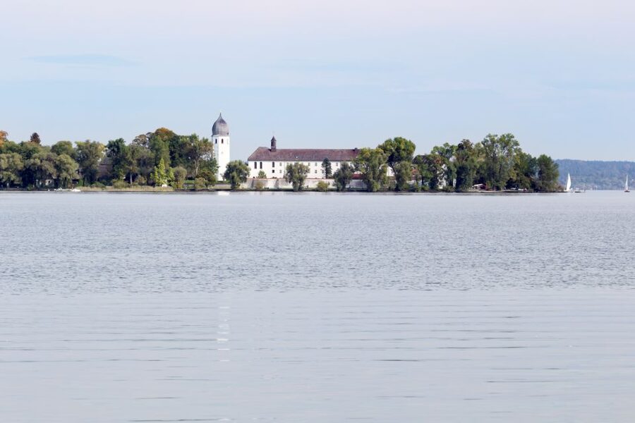 Private Van Tour to the Royal Palace of Herrenchiemsee - Leaving Munich for Chiemsee