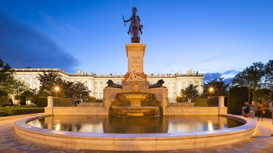 Private Visit to the Royal Palace and Walking Tour of Madrid - Key points to know before booking