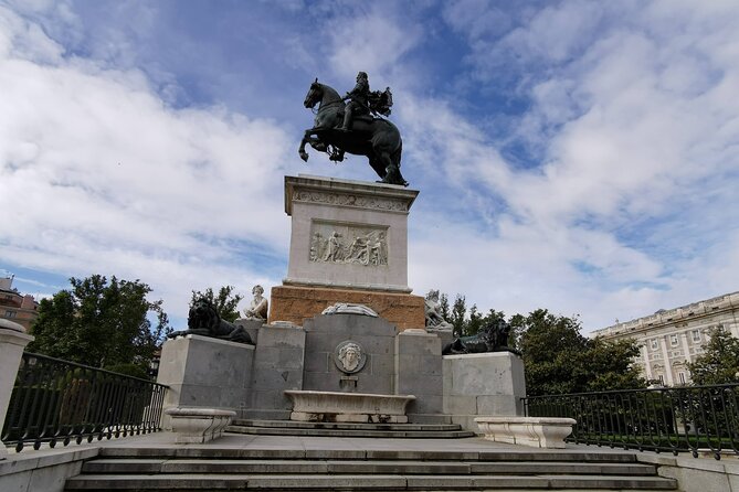 Private Walking Tour to Royal Palace and Old Town of Madrid - Plaza de la Villa and Madrid’s older streets