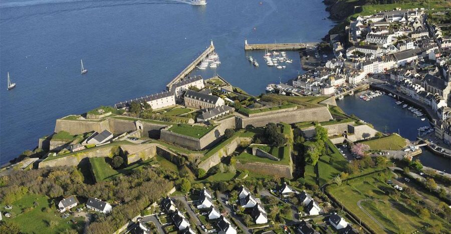 Quiberon: Ferry tickets from/to Belle-Île-en-Mer, Le Palais - Choosing between trails, cycling, and a slower day