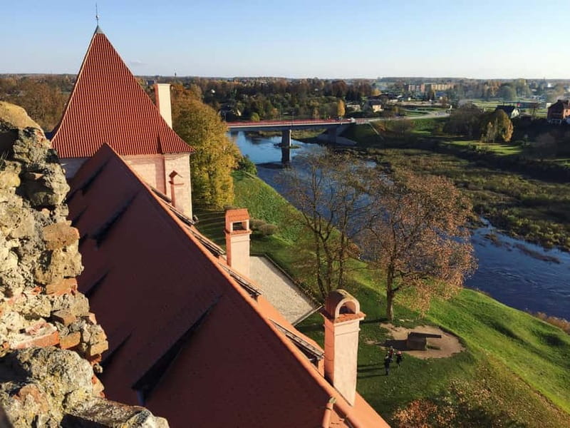 Riga: Bauska Castle, Rundale Palace and Hill of Crosses Trip - Why this is a smart day trip from Riga