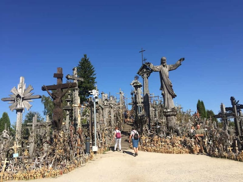 Riga: Bauska Castle, Rundale Palace and Hill of Crosses Trip - Who should book this outing?