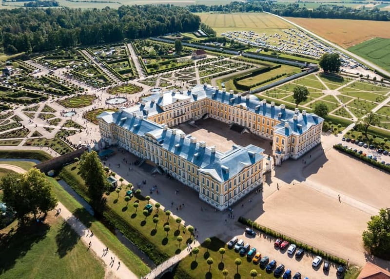 Riga: Hill of Crosses, Guided Rundale Palace & Bauska Castle - Lunch near the palace
