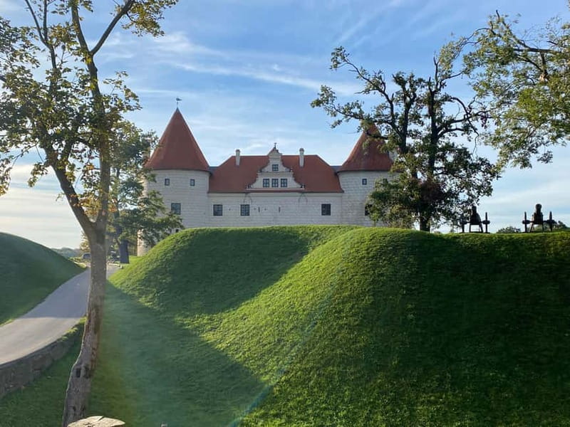 Riga: Hill of Crosses, Guided Rundale Palace & Bauska Castle - Bauska Castle and the final views