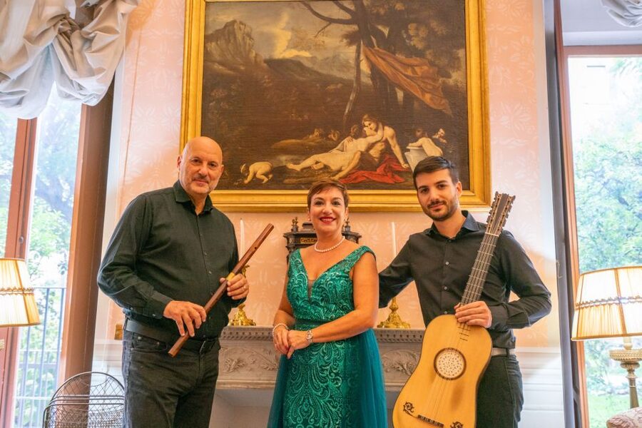 Rome: New Year's Concert at Palazzo Doria Pamphilj with Tour - Meeting the Guide on Via del Corso
