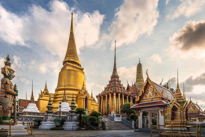 Royal Grand Palace and Bangkok Temples: Half Day Tour - Why a private half-day tour works in Bangkok