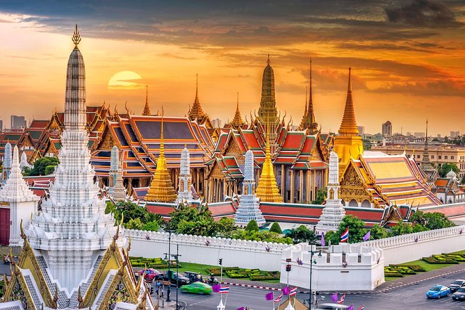 Royal Grand Palace and Bangkok Temples: Half Day Tour - Guides, photos, and the value of personal attention