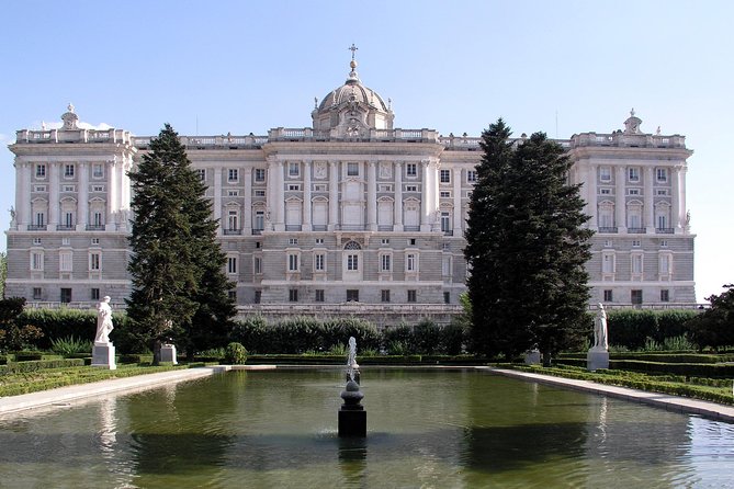 Royal Palace Guided Tour Small Group with Tickets - Group size, pace, and comfort