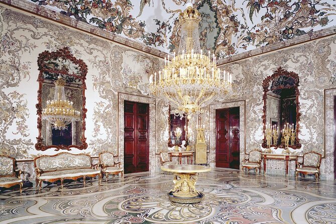 Royal Palace of Madrid Early Entrance Tour Skip-The-Line Ticket - Armory Square and the palace scale