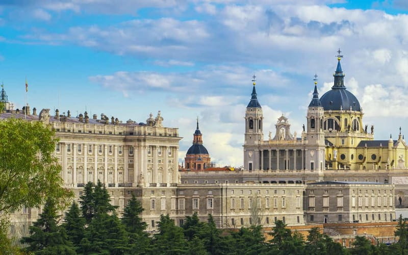 Royal Palace of Madrid: Private tour with entrance included - The essentials at a glance