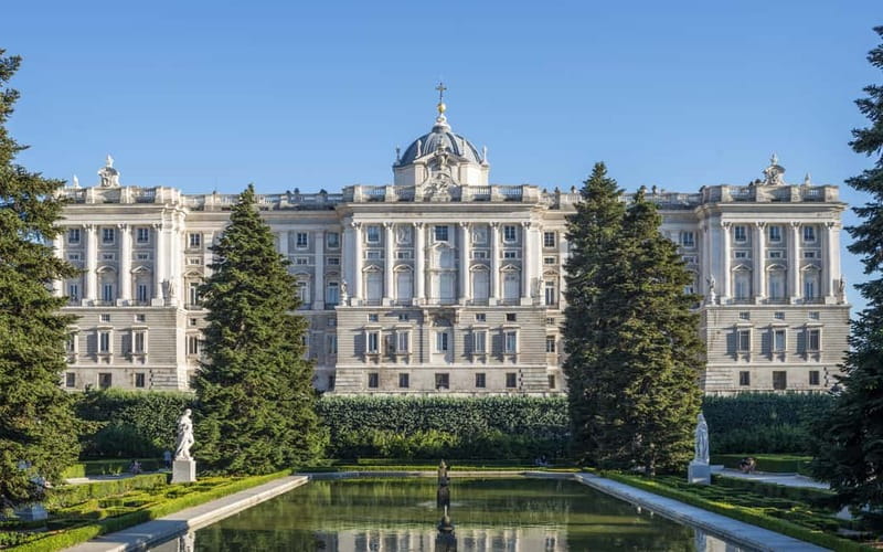 Royal Palace of Madrid: Private tour with entrance included - Meeting Philip IV in the Plaza de Oriente