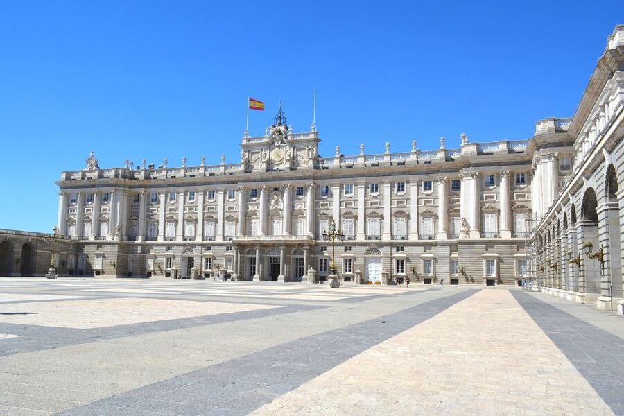 Royal Palace of Madrid Skip-the-Line and Retiro Park Tour - The break and the move to Plaza de Isabel II