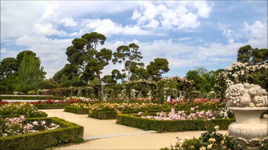 Royal Palace of Madrid Skip-the-Line and Retiro Park Tour - Optional tapas at Casa Ciraco