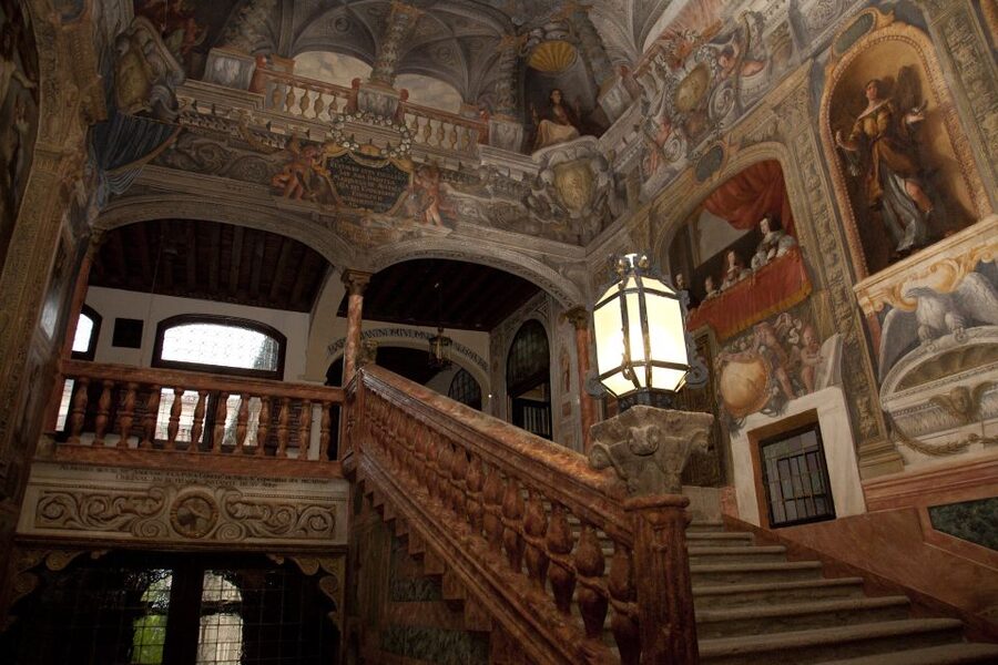 Royal Palace of Madrid Skip-the-Line and Retiro Park Tour - The guides make the difference