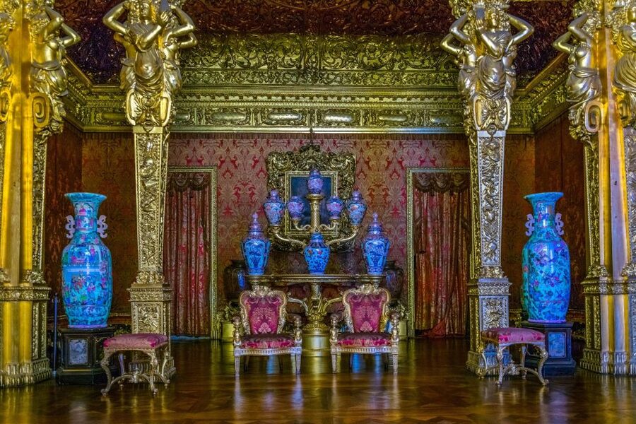 Royal Palace of Turin Skip-the-Line Ticket and Guided Tour - Entering the former Savoy residence in Turin