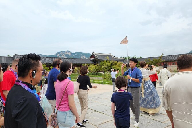 Seoul City Half Day Tour-Gyeongbok Palace Guard Changing Ceremony - Cheongwadae Sarangchae and the Blue House