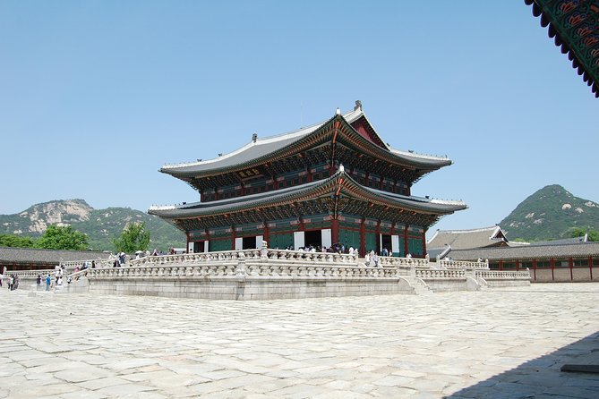 Seoul City Sightseeing Tour Including Gyeongbokgung Palace, N Seoul Tower, and Namsangol Hanok Village - A useful first day in Seoul
