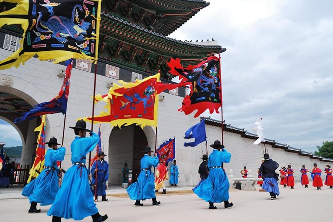Seoul City Sightseeing Tour Including Gyeongbokgung Palace, N Seoul Tower, and Namsangol Hanok Village - The ginseng center: interesting, but expect a sales pitch