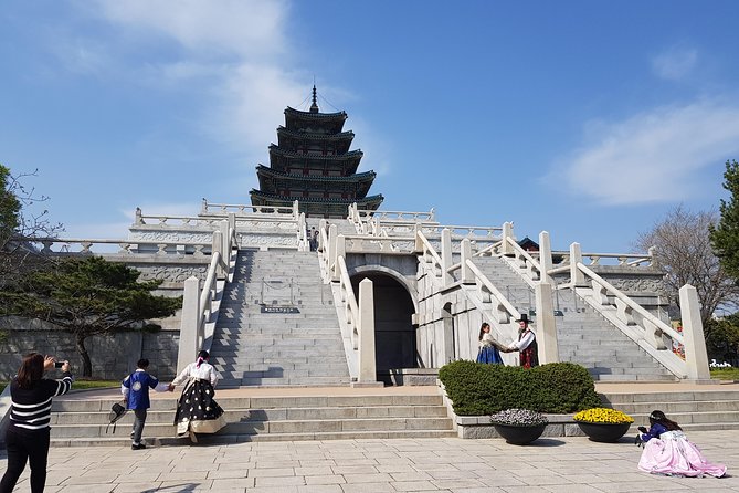 Seoul City Sightseeing Tour Including Gyeongbokgung Palace, N Seoul Tower, and Namsangol Hanok Village - Riding up Mt. Namsan to N Seoul Tower
