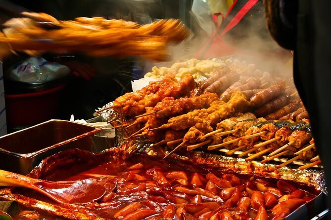 Seoul: Gyeongbok Palace, Bukchon Village, and Gwangjang Tour - Walking through Bukchon Hanok Village
