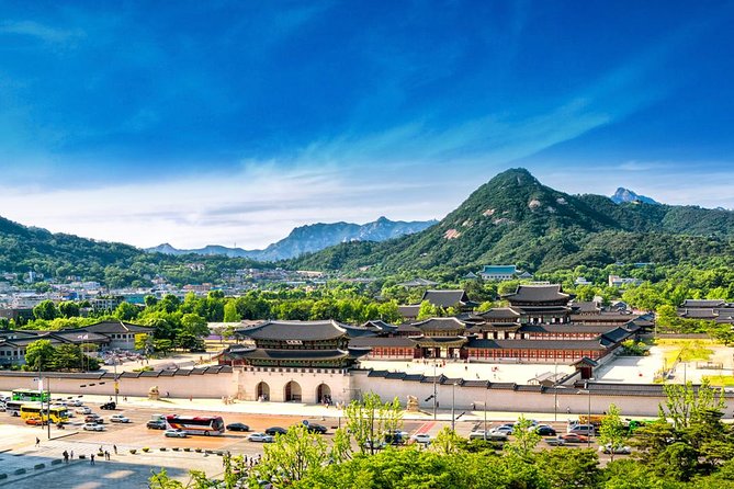 Seoul: Gyeongbokgung Palace Half Day Tour - Gyeonghoeru and the man-made lake