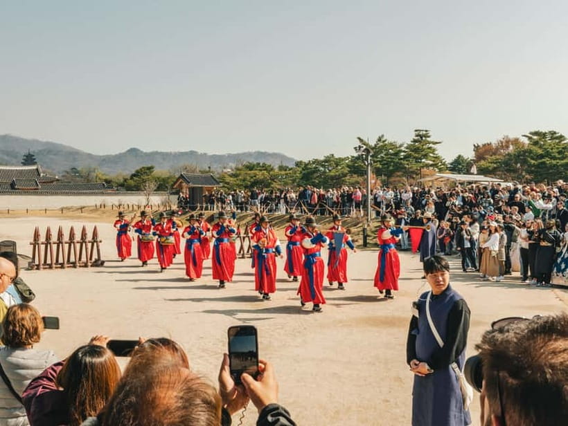 Seoul Half-Day City Highlight, Palace Tour with Hanbok - A seasonal snack and a useful pause