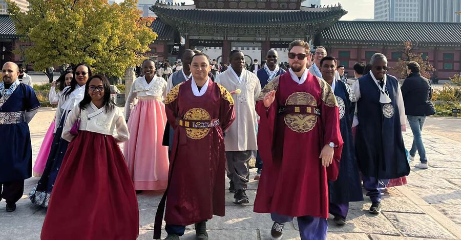 Seoul Half-Day City Highlight, Palace Tour with Hanbok - Bukchon Hanok Village on foot
