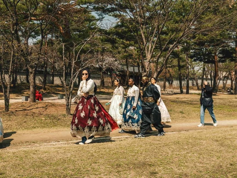 Seoul Half-Day City Highlight, Palace Tour with Hanbok - Gyeongbokgung Palace and the Joseon court