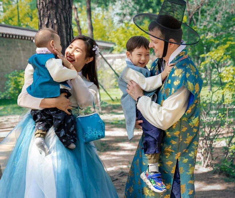 Seoul: Hanbok Rental with Gyeongbokgung Palace Entry - Five palaces are included when you wear the hanbok