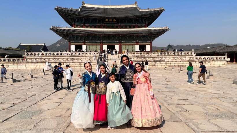 Seoul Highlights: Gyeongbok Palace, Insadong & N Seoul Tower - The National Folk Museum adds daily life