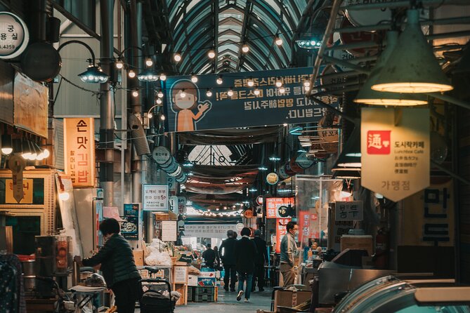 Seoul Night Palace & Market Food Tour with Vehicle - What the guides add to the evening