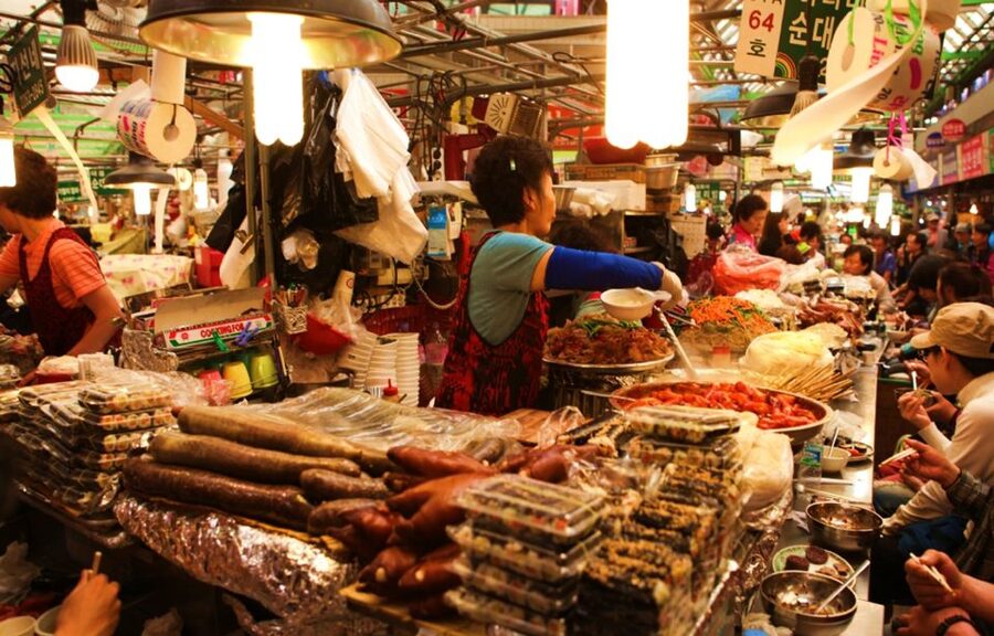 Seoul: Nighttime Tour of Palace, Market, Naksan Park & More - Practical advice for a smoother evening