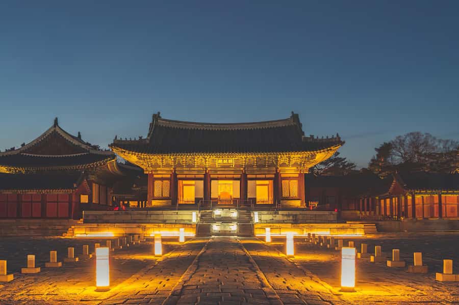 Seoul: Palace, Temple and Market Guided Foodie Tour at Night - Gwangjang Market turns sightseeing into dinner