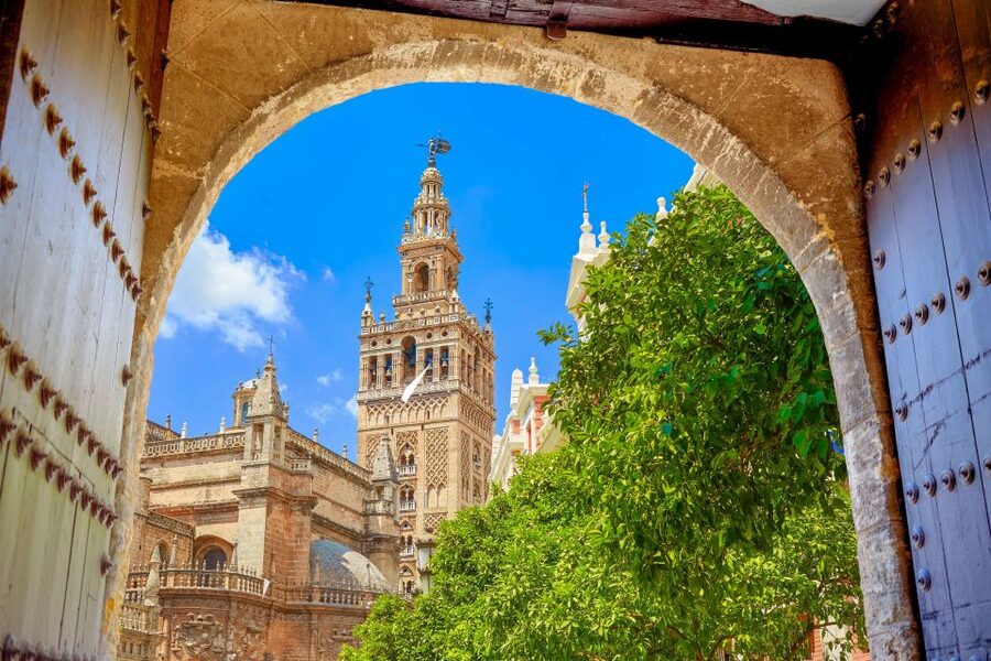 Seville: Alcázar Guided Palace Tour with Priority Access - Islamic, Renaissance, and Baroque design side by side