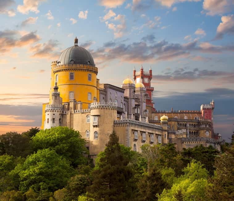 Sintra Hike: Past palaces and hidden paths. - Meeting at Sintra Coffee Lovers near the train station