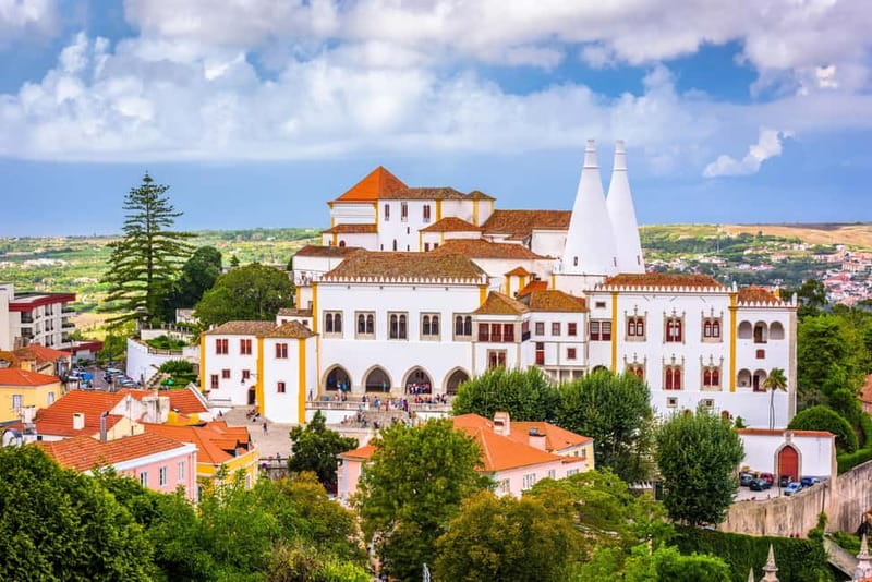 Sintra Hike: Past palaces and hidden paths. - Seeing the Moorish Castle from the trail