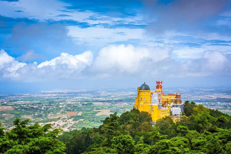 Sintra Hike: Past palaces and hidden paths. - The descent back to Sintra