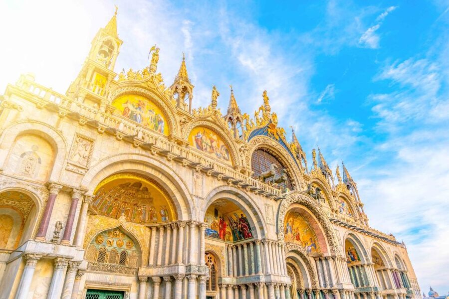 Skip-the-Line Guided Tour of Doge's Palace - Crossing the Bridge of Sighs
