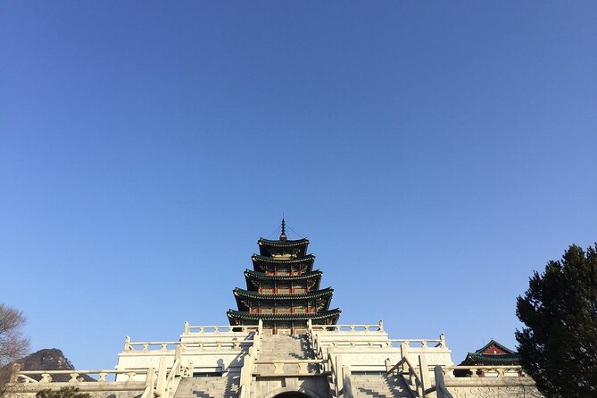Small-Group Royal Palace and Seoul City Tour (hotel pick-up) - The Blue House and a view toward Mount Bukak