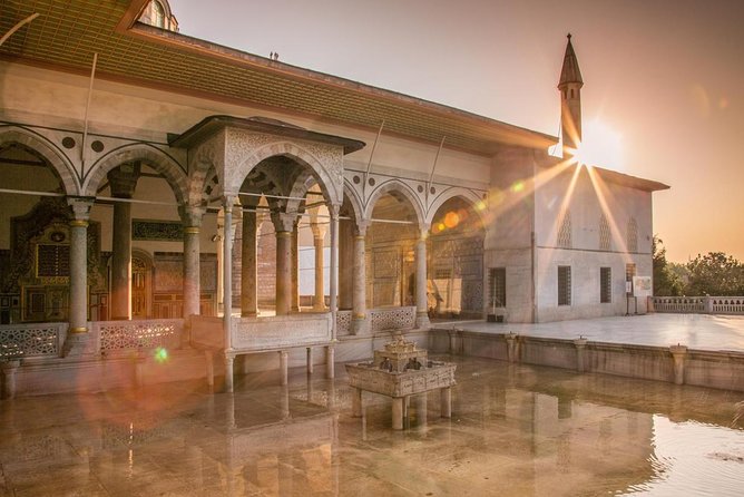 Small-Group Topkapi Palace and Harem Tour with Tickets - Treasury displays, relics, and the palace collection