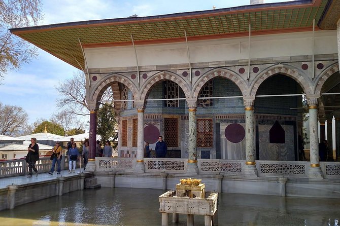 Small-Group Topkapi Palace and Harem Tour with Tickets - The Bosphorus and Golden Horn viewpoints