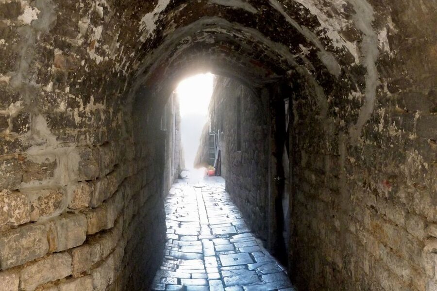 Split: Game of Thrones Tour with Diocletian's Palace Cellar - The best time to take the walk