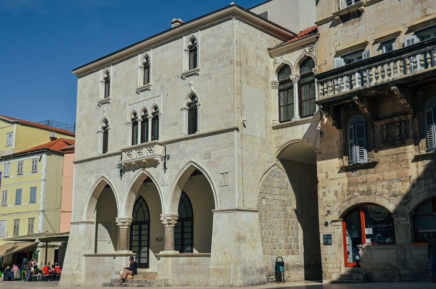 Split: Palace & Old Town Private Walking Tour-Entrance incl. - The gates, squares, and medieval heart of Split